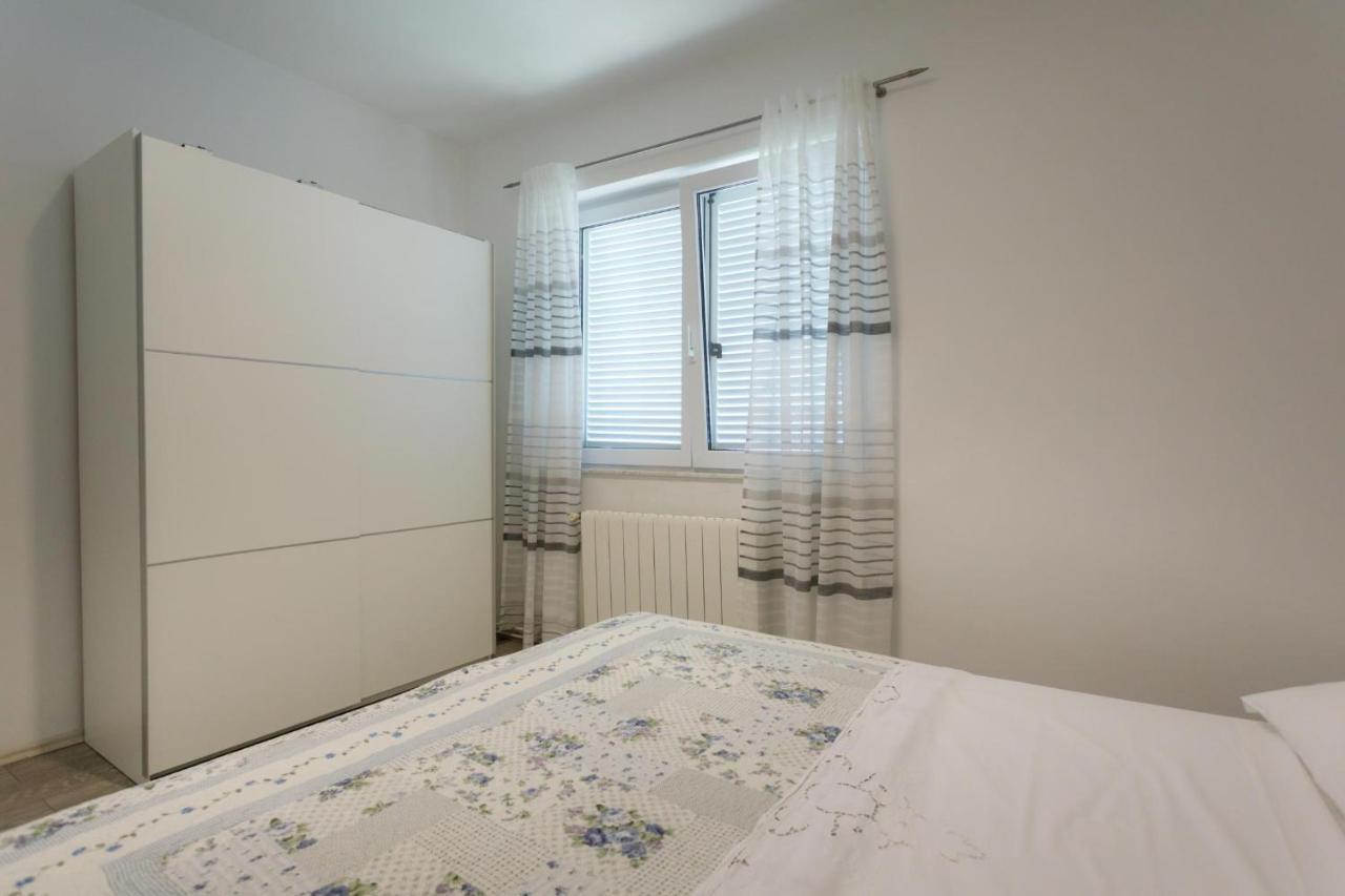 Apartman Laura Krk Town Exterior foto