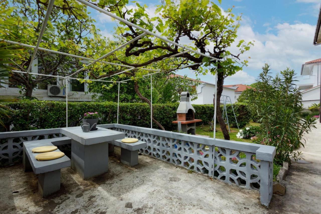 Apartman Laura Krk Town Exterior foto